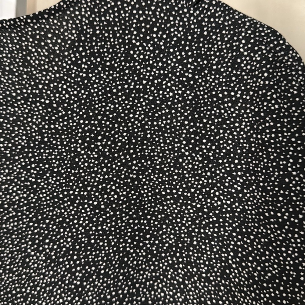 Madison Black & White Polka Dot V-Neck Short Sleeve‎ Blouse Top, Size M - Picture 4 of 6